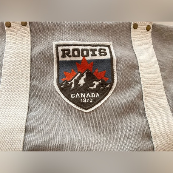 ROOTS Light Grey Weekender Bag - Picture 2 of 8